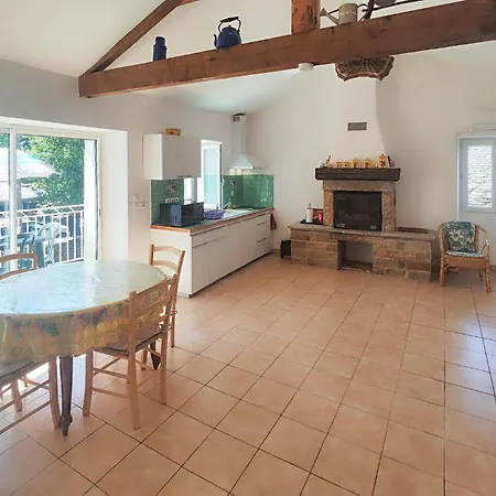 Holiday home Spacieuse Maison Avec Terrasse